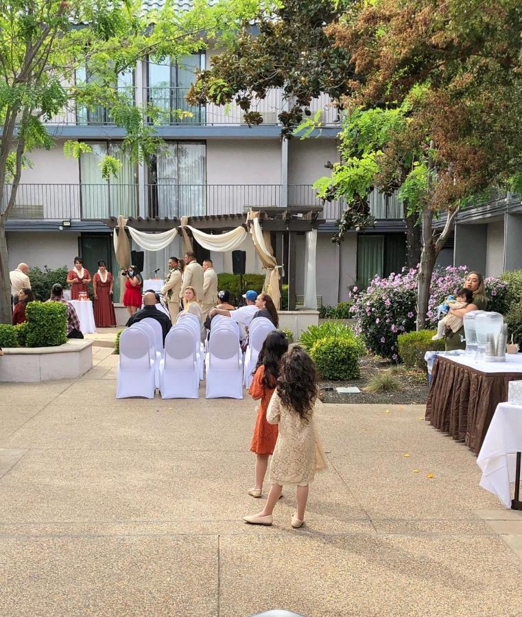 Holiday Inn Dublin - Pleasanton By Ihg Exterior foto